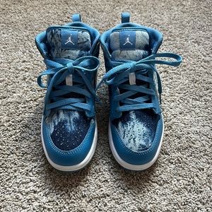 Jordan 1 mids boys size 3 blue and white